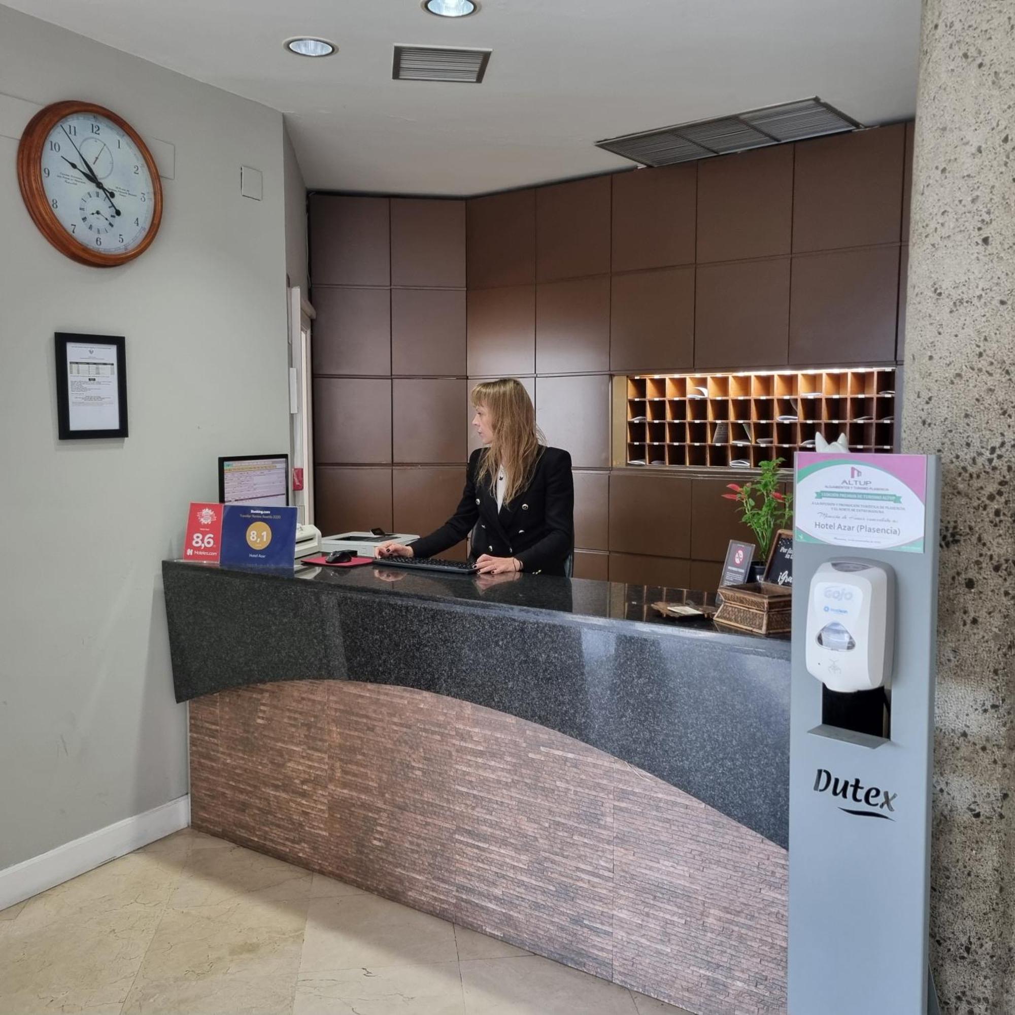 Hotel Azar Plasencia Exterior photo