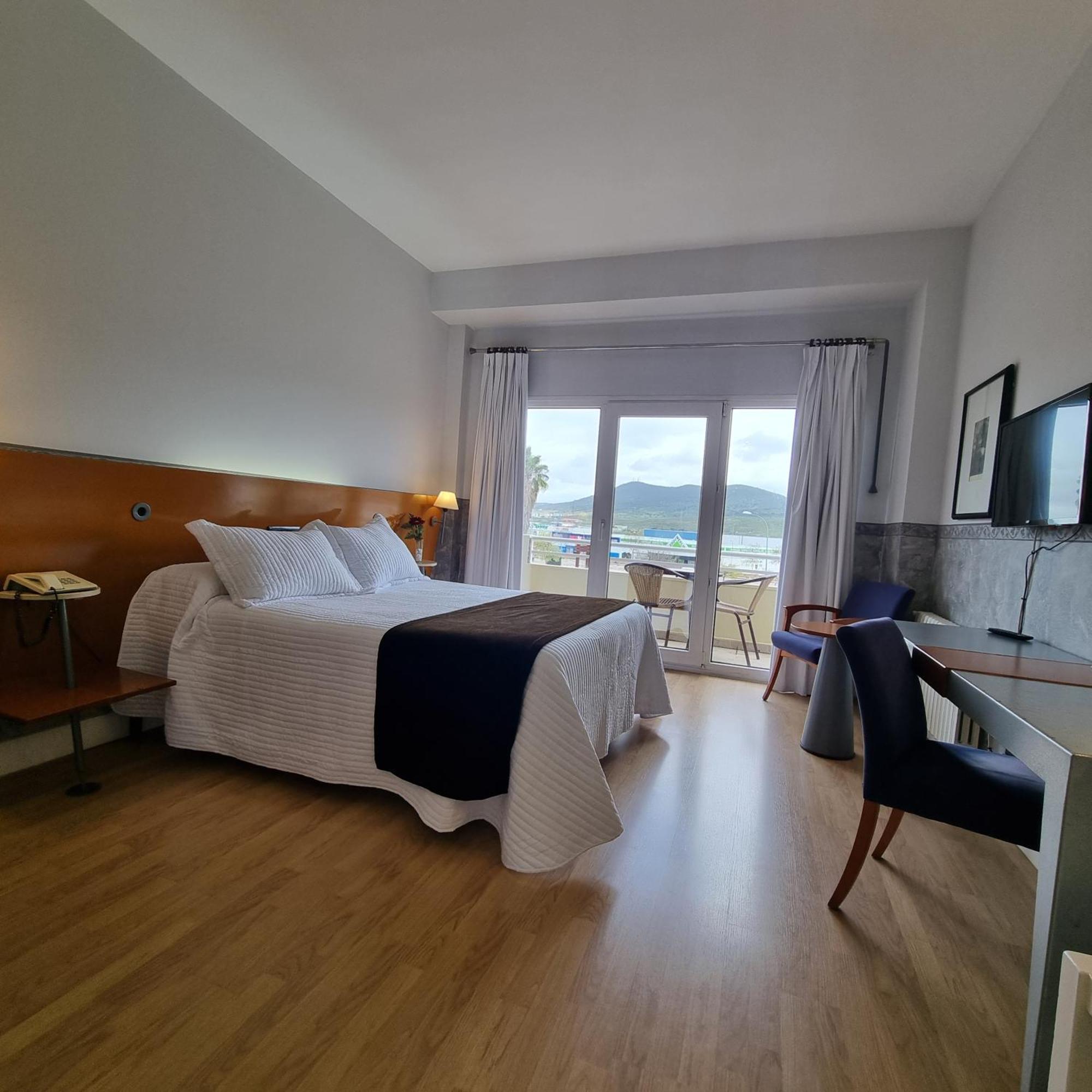 Hotel Azar Plasencia Exterior photo