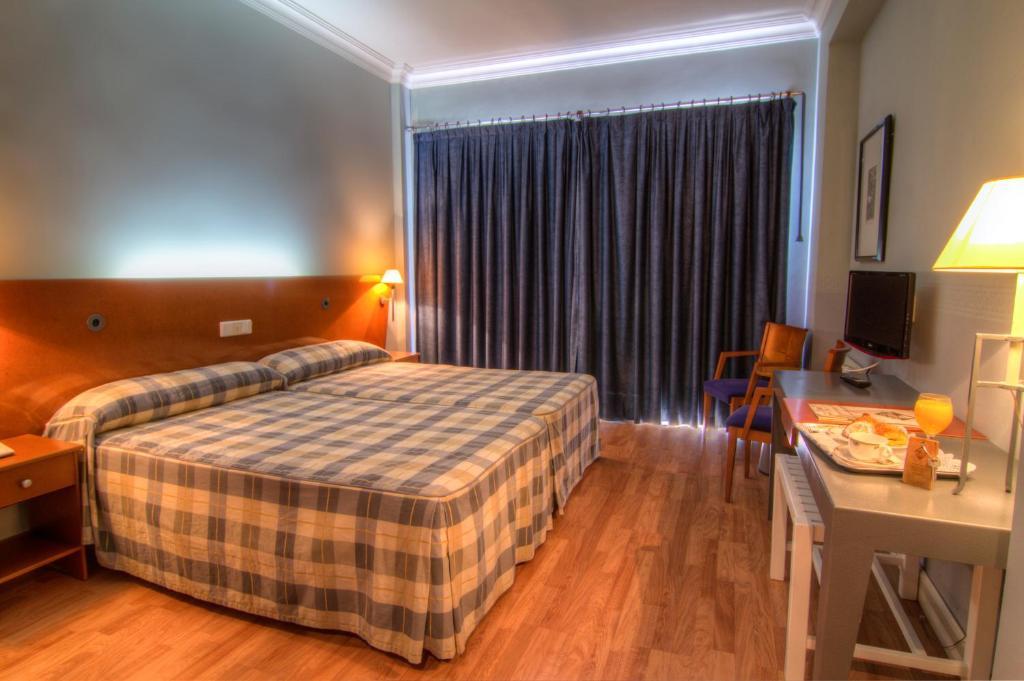 Hotel Azar Plasencia Room photo