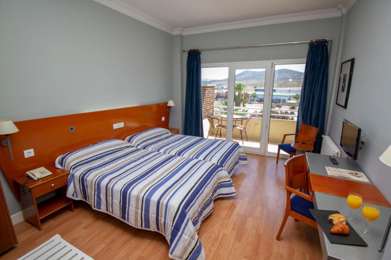 Hotel Azar Plasencia Exterior photo