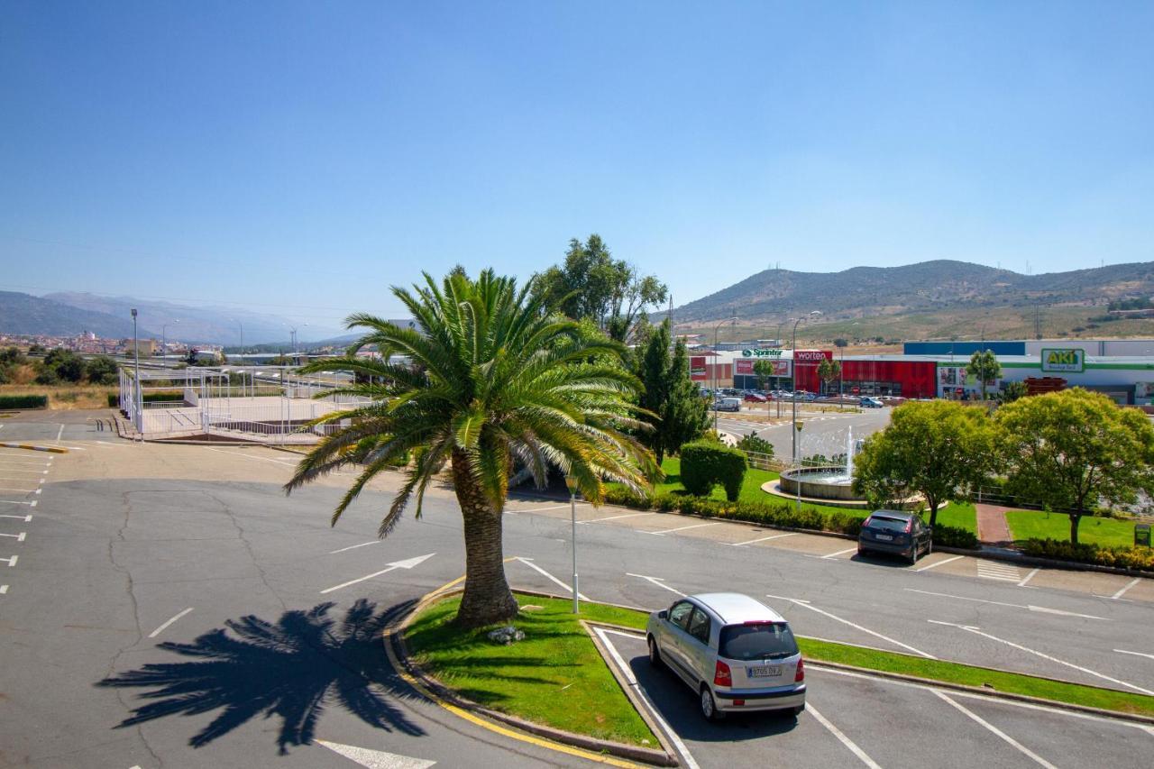 Hotel Azar Plasencia Exterior photo