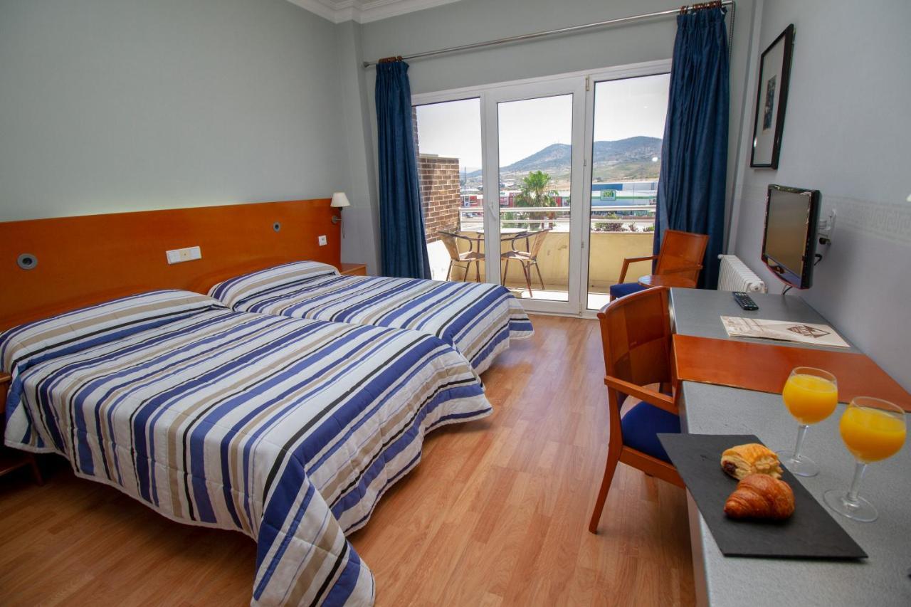 Hotel Azar Plasencia Exterior photo