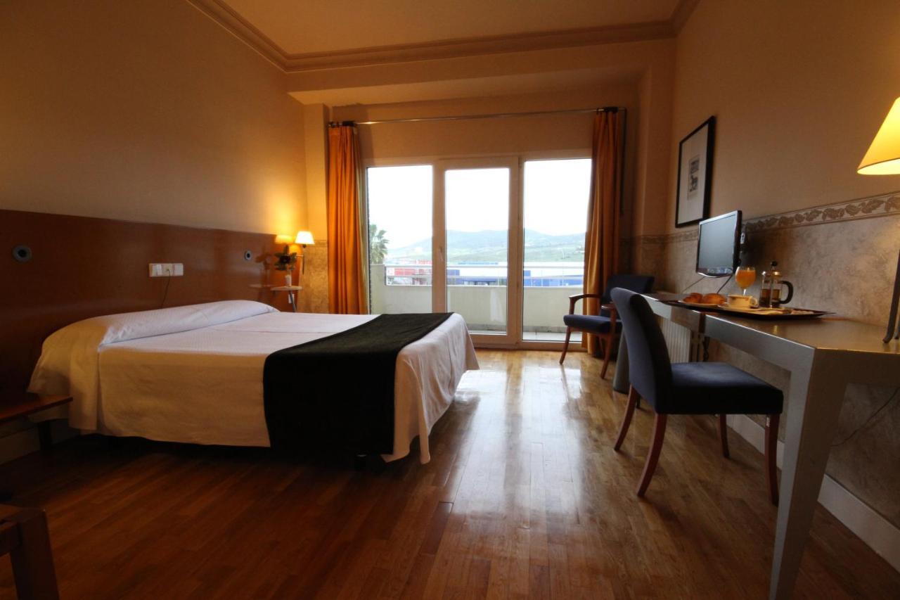 Hotel Azar Plasencia Exterior photo
