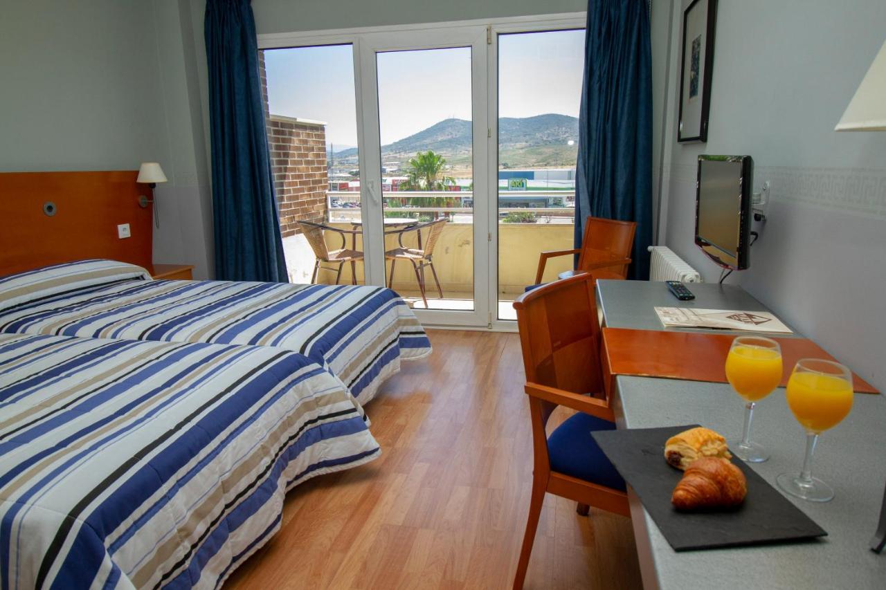 Hotel Azar Plasencia Exterior photo